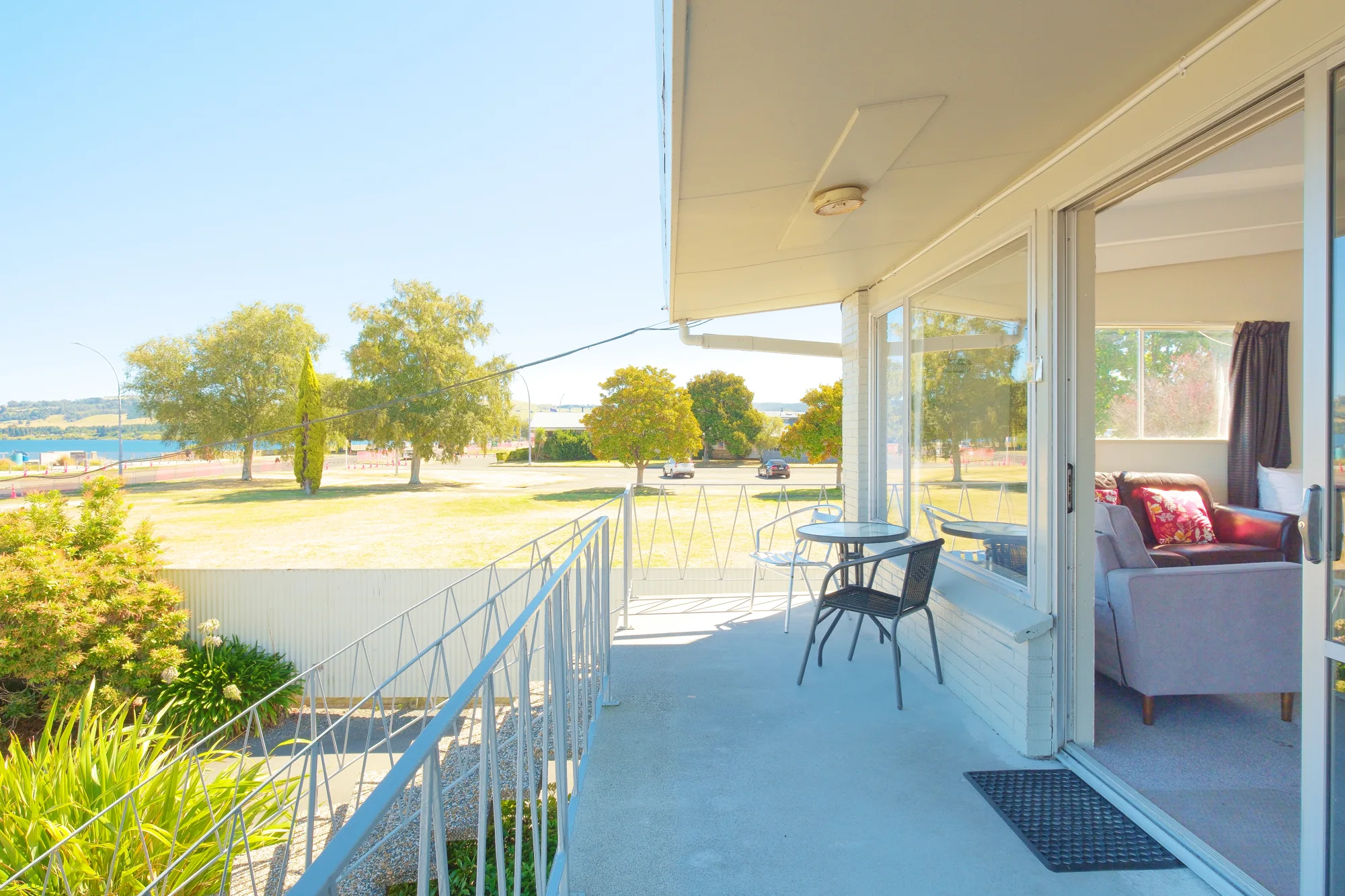 A little time by the lake at Twin Peaks Lakeside Inn, Taupō